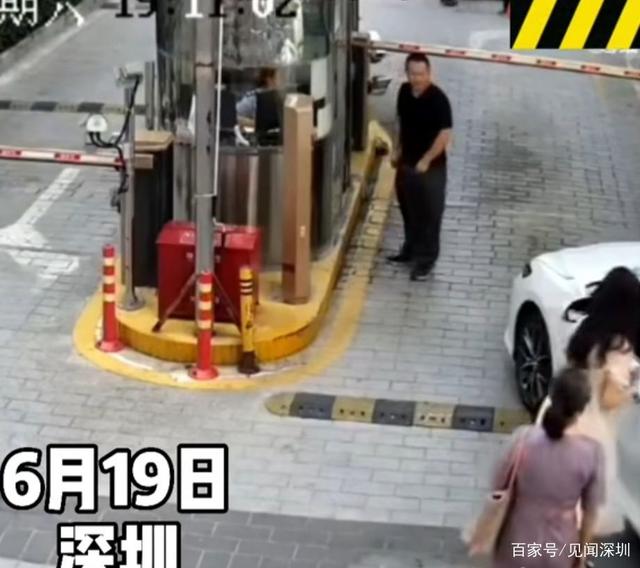 又是油门当刹车，深圳女司机刚启动就撞翻岗亭，女保安员骨折受伤