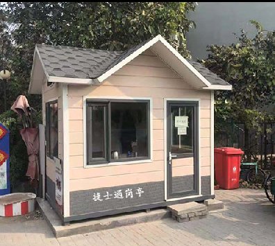 三个2.0*3.0米雕花板岗亭送货天津市杨柳青的保安岗亭
